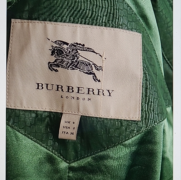 Women's Green Burberry Trench Coat with Belt and Buttons - Picture 8 of 9